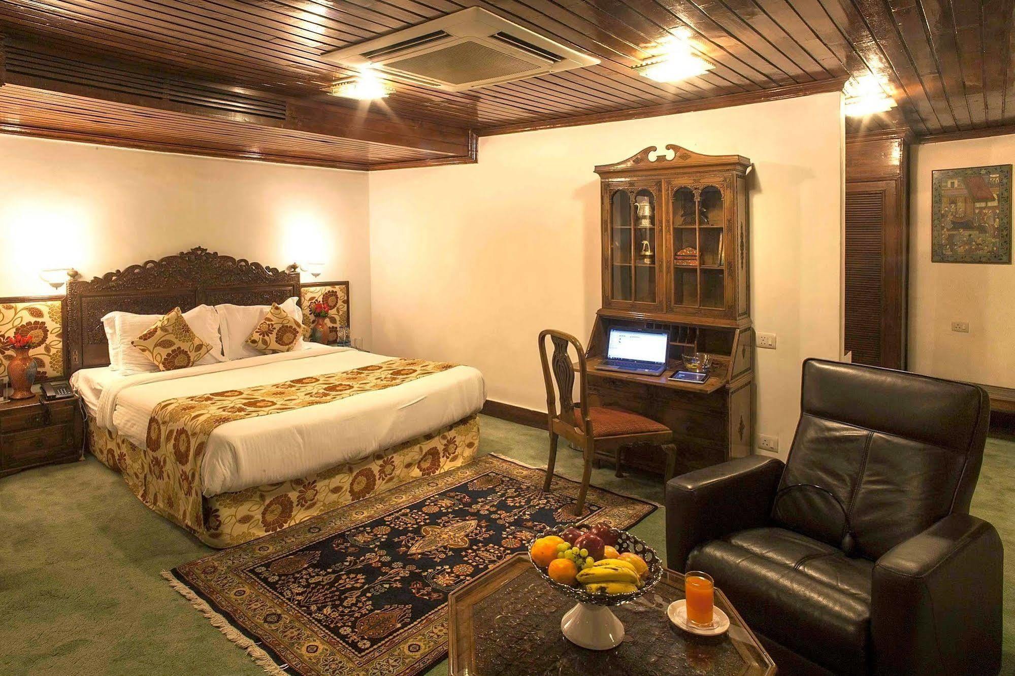 Senator Pine N Peak Hotel Pahalgam Ngoại thất bức ảnh